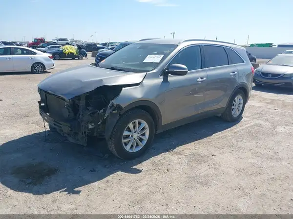 5XYPG4A38JG407442 2018 KIA SORENTO - Image 2