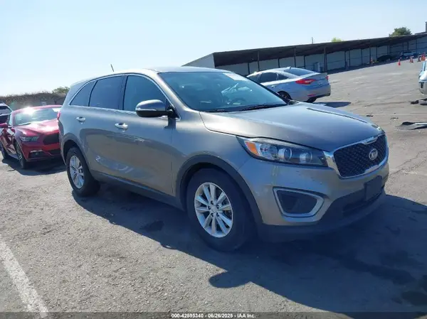5XYPG4A38JG412074 2018 KIA SORENTO - Image 1