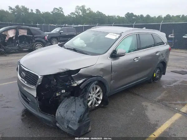 5XYPG4A38JG413421 2018 KIA SORENTO - Image 2