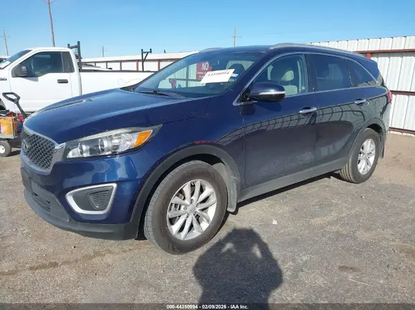 5XYPG4A38JG418151 2018 KIA SORENTO - Image 2