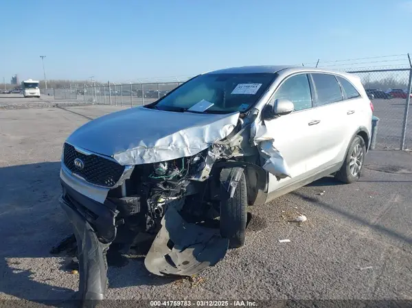 5XYPG4A38JG423124 2018 KIA SORENTO - Image 2
