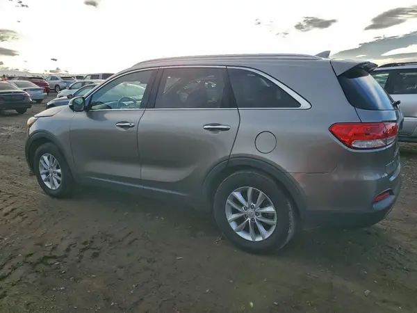 5XYPG4A38JG426668 2018 KIA SORENTO - Image 2