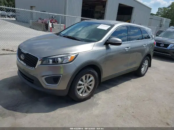 5XYPG4A38JG426833 2018 KIA SORENTO - Image 2