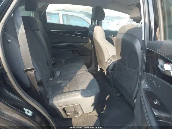 5XYPG4A38JG426900 2018 KIA SORENTO - Image 8