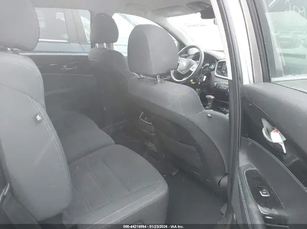 5XYPG4A38KG434125 2019 KIA SORENTO - Image 8