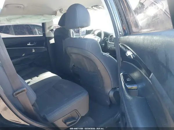 5XYPG4A38KG475886 2019 KIA SORENTO - Image 8