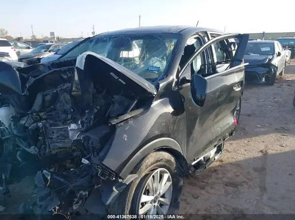 5XYPG4A38KG499203 2019 KIA SORENTO - Image 2
