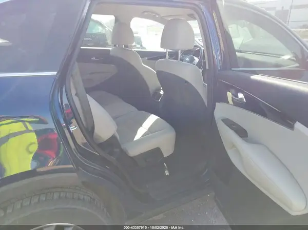 5XYPG4A38KG504707 2019 KIA SORENTO - Image 8