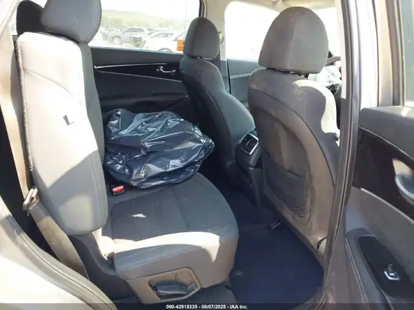 5XYPG4A38KG512662 2019 KIA SORENTO - Image 8