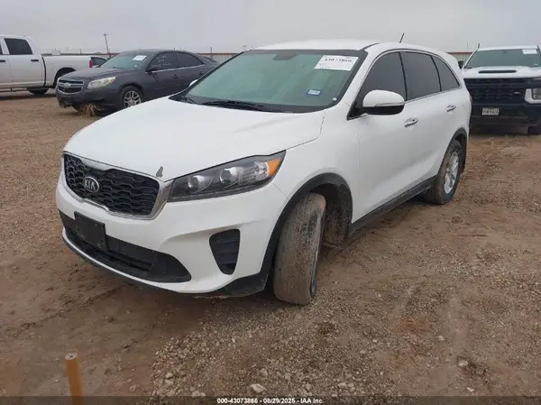 5XYPG4A38KG517733 2019 KIA SORENTO - Image 2