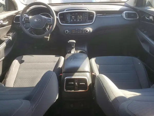 5XYPG4A38KG519742 2019 KIA SORENTO - Image 8