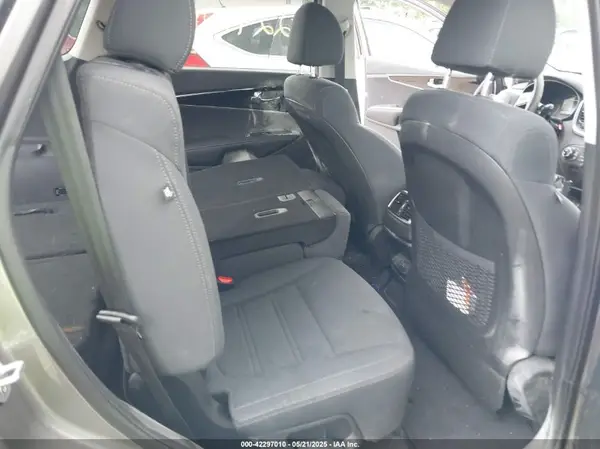 5XYPG4A38KG533060 2019 KIA SORENTO - Image 8