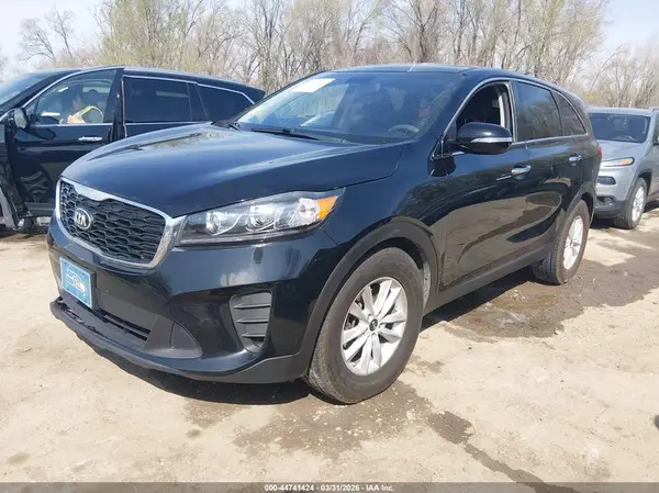 5XYPG4A38KG536699 2019 KIA SORENTO - Image 2