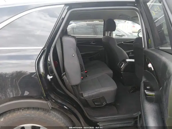 5XYPG4A38KG536699 2019 KIA SORENTO - Image 8
