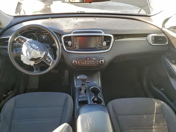 5XYPG4A38KG553633 2019 KIA SORENTO - Image 8