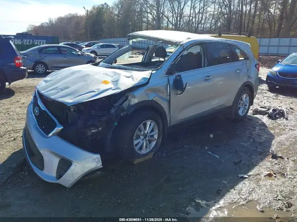 5XYPG4A38KG561974 2019 KIA SORENTO - Image 2