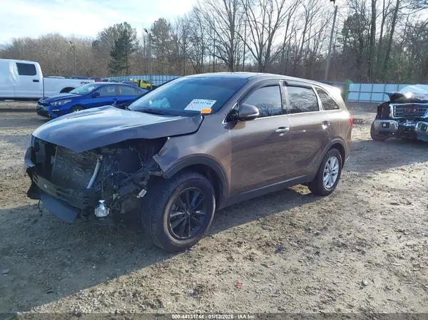 5XYPG4A38KG563434 2019 KIA SORENTO - Image 2