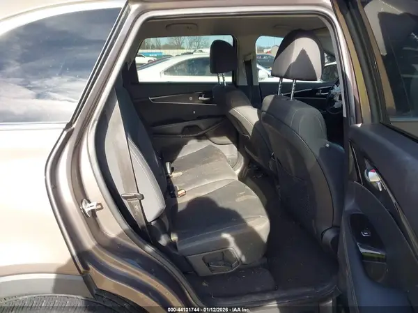 5XYPG4A38KG563434 2019 KIA SORENTO - Image 8