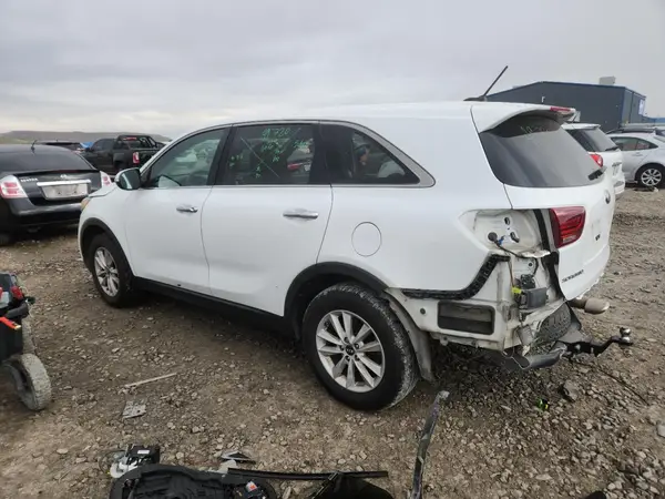 5XYPG4A38KG566169 2019 KIA SORENTO - Image 2