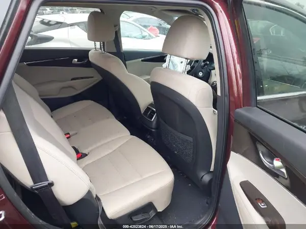 5XYPG4A38KG575437 2019 KIA SORENTO - Image 8