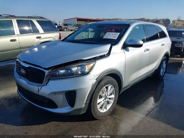 5XYPG4A38KG582677 2019 KIA SORENTO - Image 2