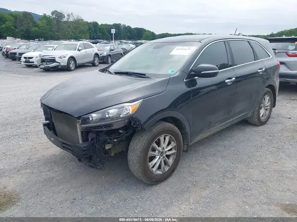 5XYPG4A38KG582887 2019 KIA SORENTO - Image 2