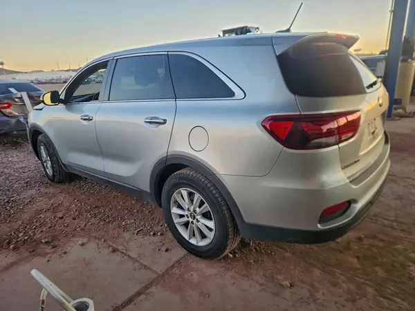 5XYPG4A38KG583098 2019 KIA SORENTO - Image 2