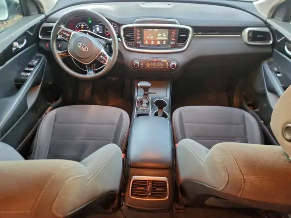 5XYPG4A38KG583098 2019 KIA SORENTO - Image 8