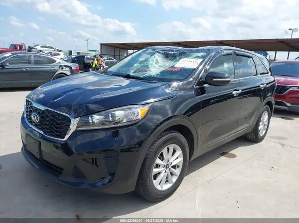 5XYPG4A38KG587796 2019 KIA SORENTO - Image 2