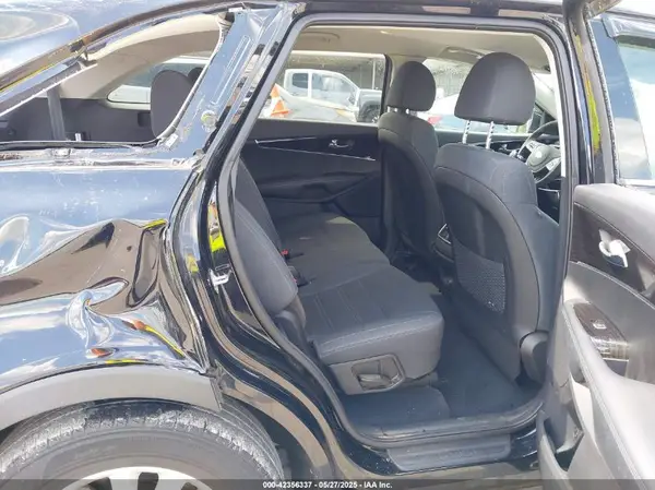 5XYPG4A38KG587796 2019 KIA SORENTO - Image 8
