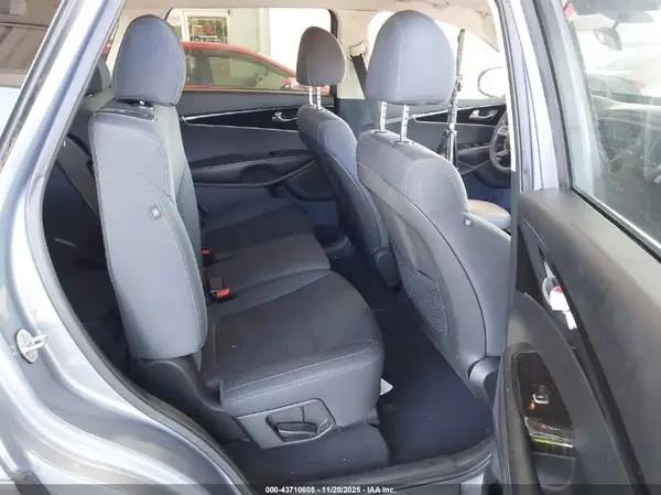5XYPG4A38KG598250 2019 KIA SORENTO - Image 8