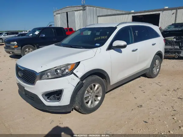 5XYPG4A39GG036400 2016 KIA SORENTO - Image 2