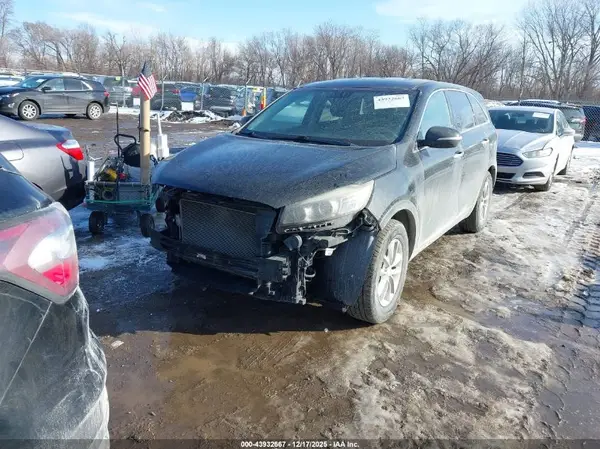 5XYPG4A39GG043587 2016 KIA SORENTO - Image 2
