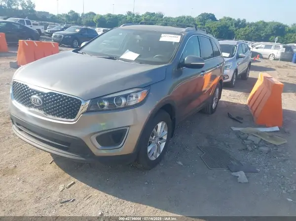 5XYPG4A39GG063824 2016 KIA SORENTO - Image 2