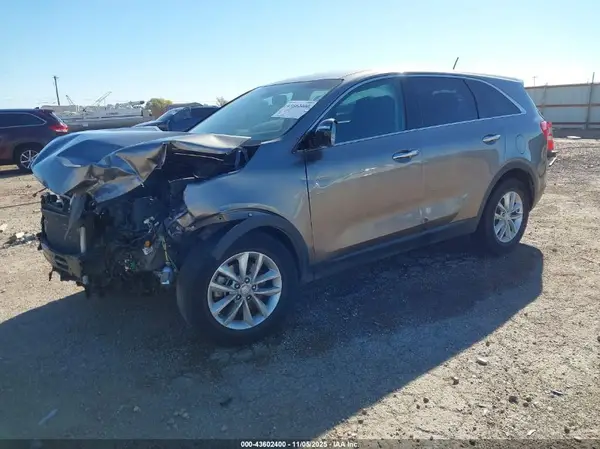 5XYPG4A39GG070143 2016 KIA SORENTO - Image 2