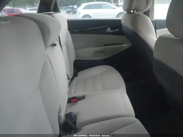 5XYPG4A39GG097214 2016 KIA SORENTO - Image 8