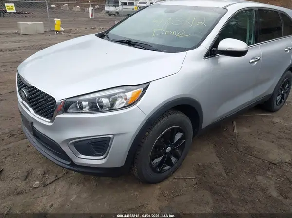 5XYPG4A39GG111256 2016 KIA SORENTO - Image 2