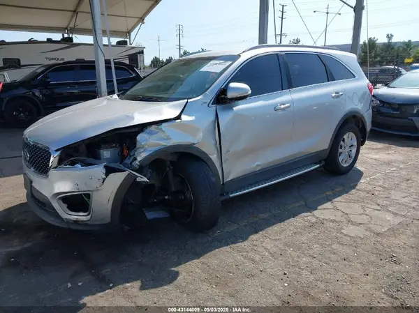 5XYPG4A39GG117557 2016 KIA SORENTO - Image 2