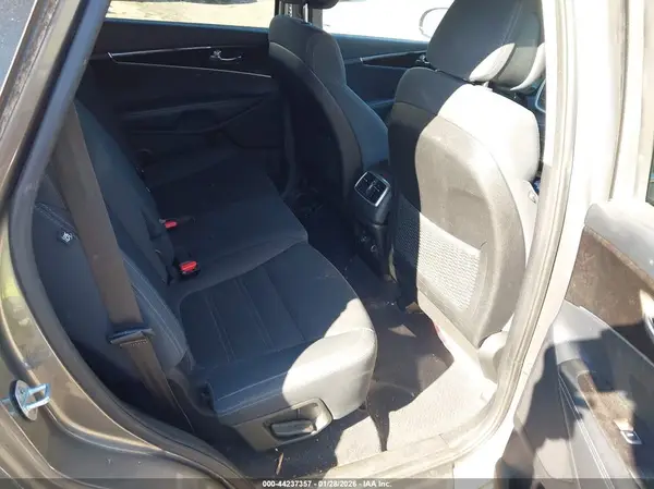 5XYPG4A39GG140692 2016 KIA SORENTO - Image 8