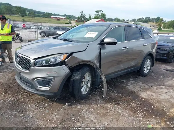 5XYPG4A39GG164359 2016 KIA SORENTO - Image 2