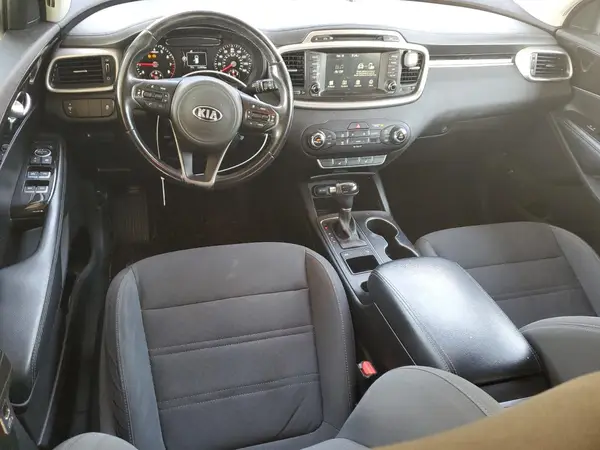 5XYPG4A39HG187979 2017 KIA SORENTO - Image 8