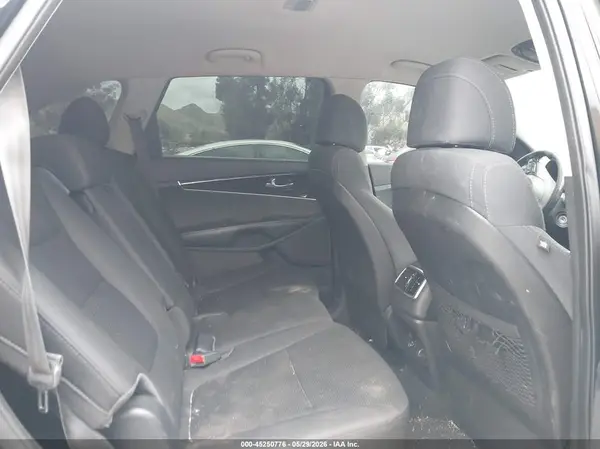 5XYPG4A39HG192888 2017 KIA SORENTO - Image 8