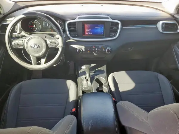 5XYPG4A39HG200570 2017 KIA SORENTO - Image 8