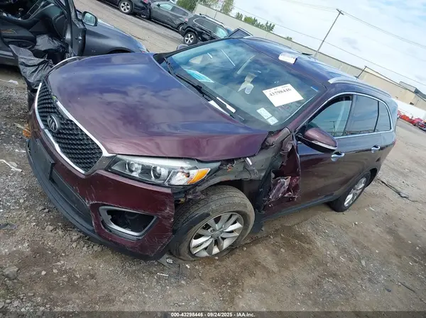 5XYPG4A39HG202786 2017 KIA SORENTO - Image 2