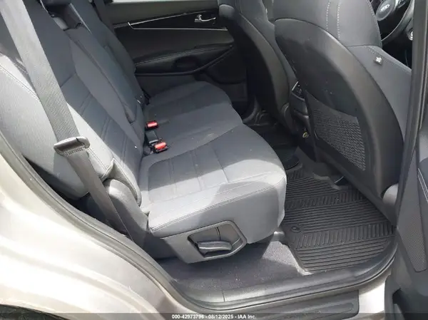 5XYPG4A39HG205283 2017 KIA SORENTO - Image 8
