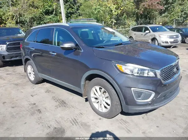 5XYPG4A39HG208216 2017 KIA SORENTO - Image 1