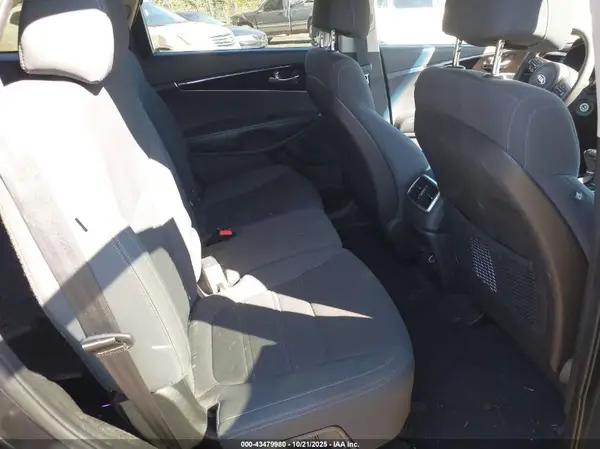 5XYPG4A39HG208216 2017 KIA SORENTO - Image 8
