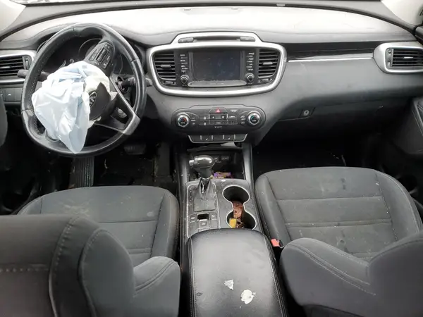 5XYPG4A39HG210922 2017 KIA SORENTO - Image 8