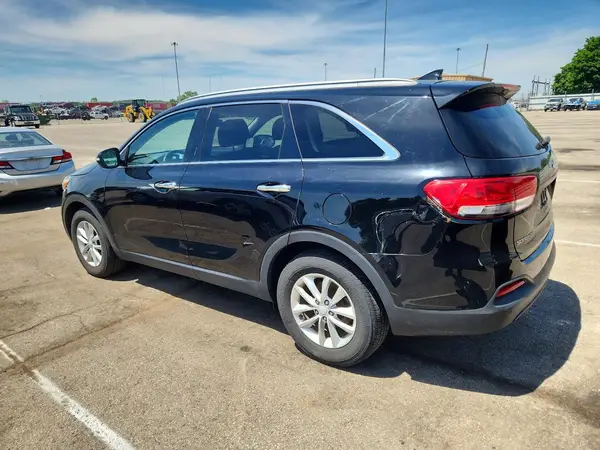 5XYPG4A39HG211097 2017 KIA SORENTO - Image 2