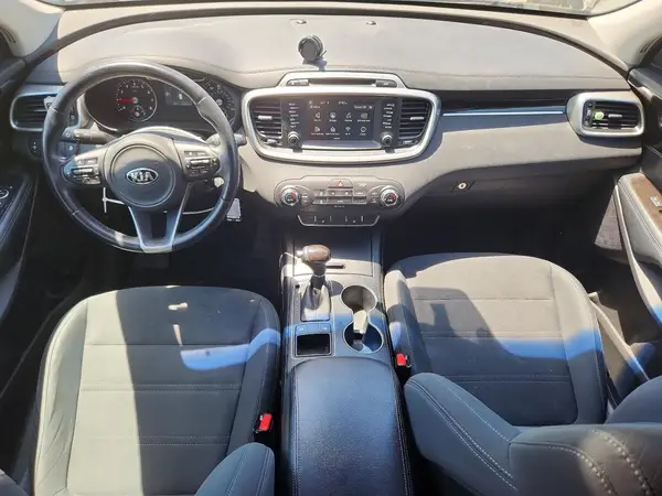 5XYPG4A39HG211097 2017 KIA SORENTO - Image 8